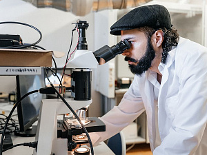 Ученые нашли способ управления электрическими свойствами графена с помощью воды