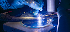 Ученые разработали эффективное антибактериальное покрытие для протезов