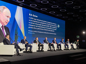 Денис Мантуров, Дмитрий Чернышенко и Валерий Фальков выступили на большой конференции «Приоритет – технологическое лидерство», посвященной пятилетию госпрограммы