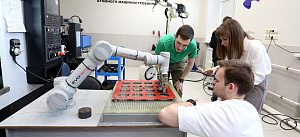 Нижегородские ученые создали программу управления захватным устройством промышленного робота