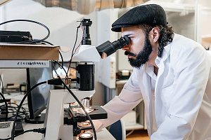 Ученые нашли способ управления электрическими свойствами графена с помощью воды