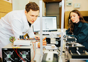 Физики выяснили, как у капель воды появляется корона при высокоскоростном ударе о поверхность